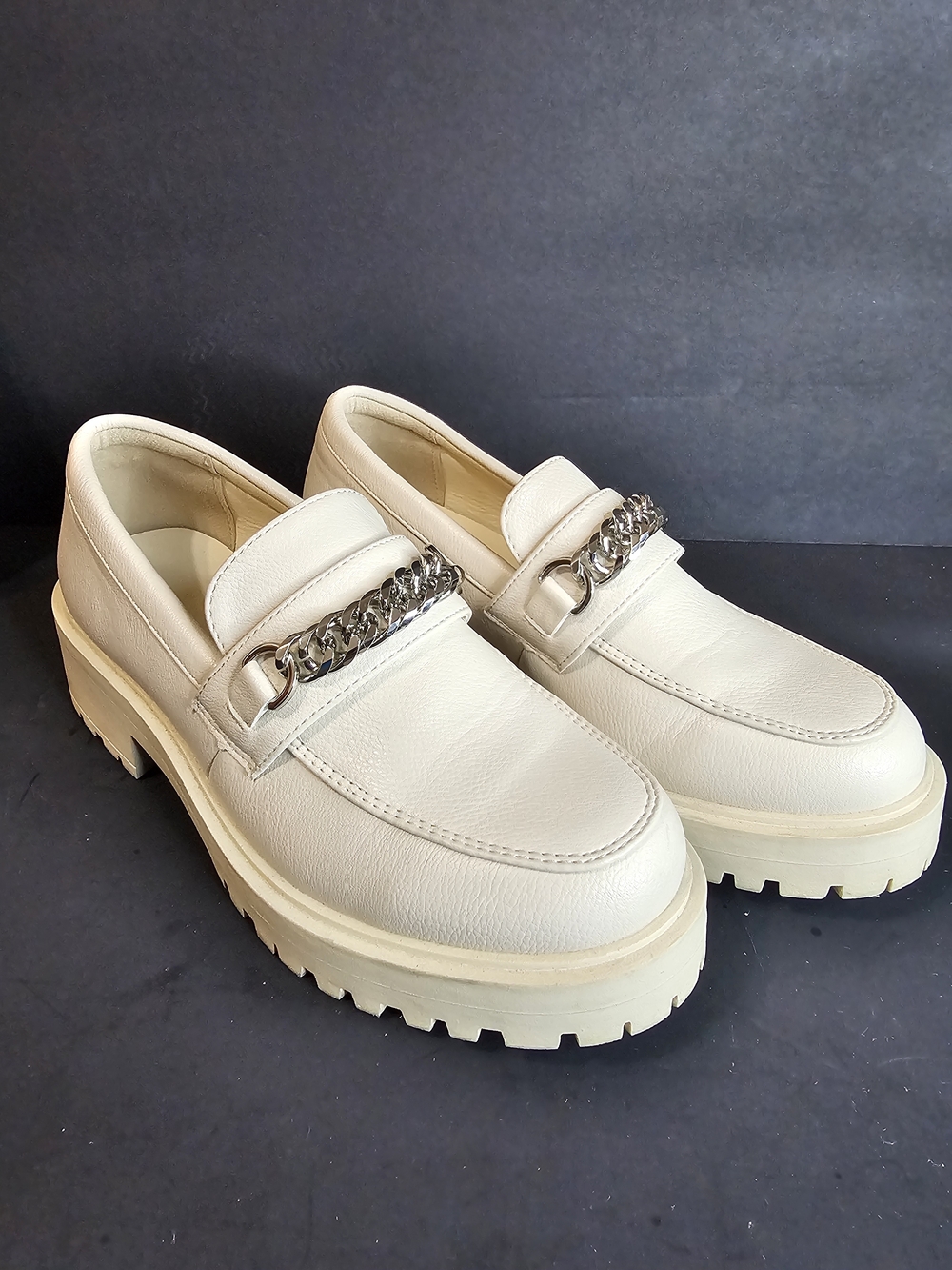 Women's Cream Leather Chain-Trim Loafers